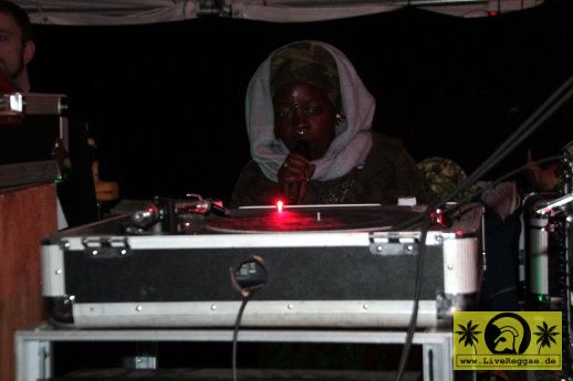 Black Omolo (NL) with Kunterbunt - Roots Plague Dub Camp 23. Reggae Jam Festival - 28. Juli 2017 (2).JPG